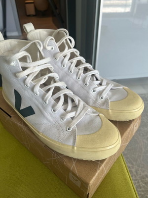 Veja sneakers size 42 white like new