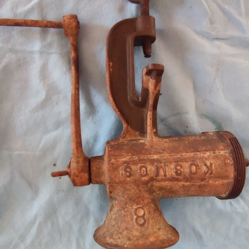 Meat grinder vintage used, broken side