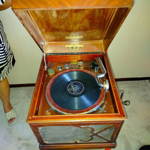 Gramophone used from 1800 with records and needles