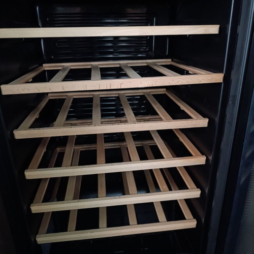 Wine cooler for 34 bottles with 6 adjustable wooden shelves