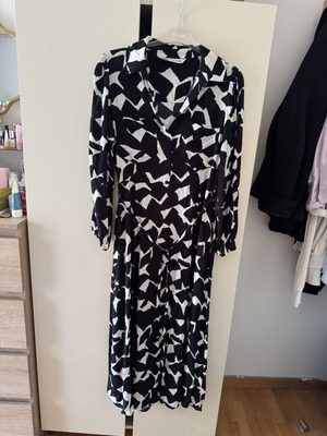 Zara midi dress with belt in excellent condition, black and white