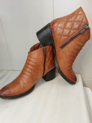 Μποτάκια Clarks καφέ πορτοκαλί σαν καινούργια, μέγεθος 39.5