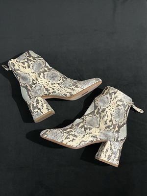 Vic Matié δερμάτινα μποτάκια Νο 40 σαν καινούργια με snake print