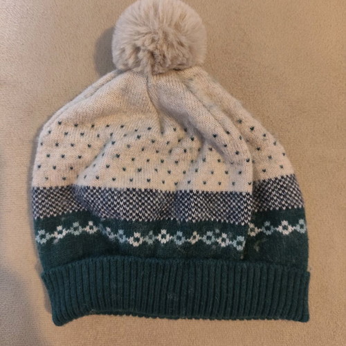 Baby hats like new, green up to 12 months and dark green/beige up to 24 months