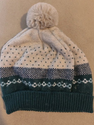 Baby hats like new, green up to 12 months and dark green/beige up to 24 months
