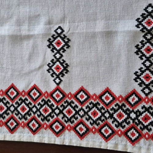 Set of 3 vintage embroidered handmade linens new with geometric patterns
