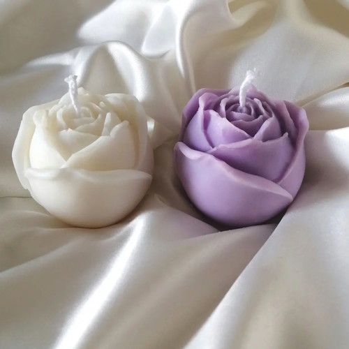 Handmade rose candle with plant wax and bubblegum scent