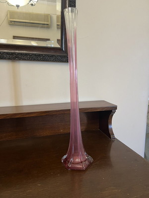 Pink vase like new, beautiful flower holder