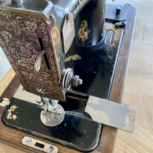 Singer 28k Sewing Machine used, Victorian Ottoman Carnation design 1901