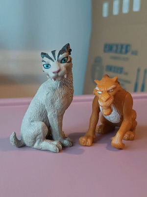 Ice Age figures like new, set of two