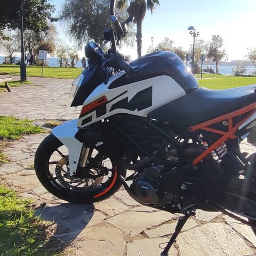KTM Duke 250cc like new, 19500 km, petrol, white