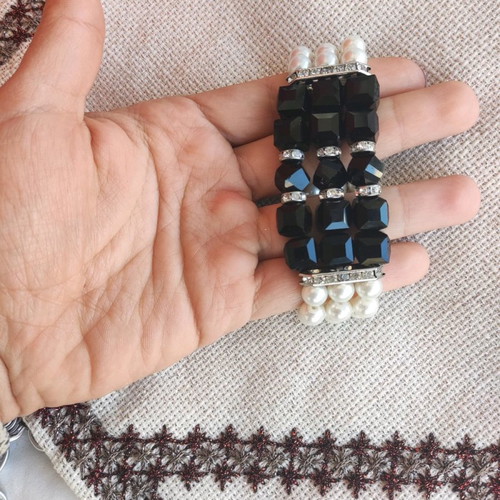 Bracelet with pearls and crystals elastic made to order
