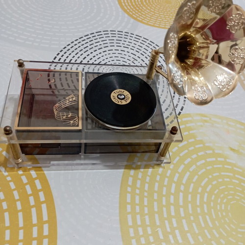 Vintage decorative music box jewelry holder with gramophone