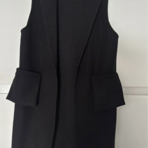 Wool vest black, like new, one size with external pockets