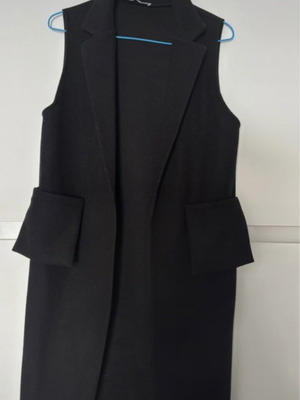 Wool vest black, like new, one size with external pockets