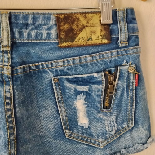 Witty women's denim shorts size XL like new, blue acid wash