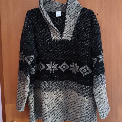 Fleece oversized sherpa pullover with zipper and Nordic design size L like new
