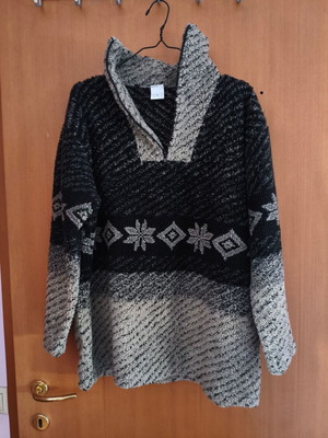 Fleece oversized sherpa pullover with zipper and Nordic design size L like new