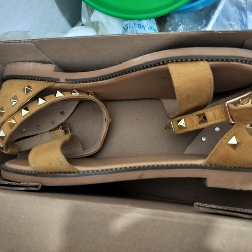 Sandal used, mustard color, size 37, flat style