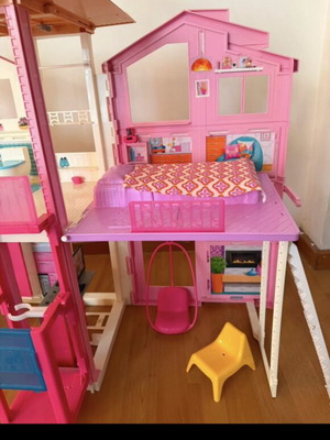 Barbie Malibu dollhouse