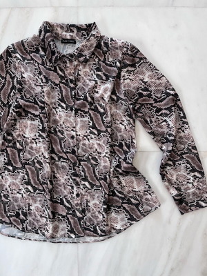 I saw it first shirt with snake print like new, size XL