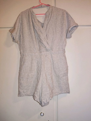 Women's short jumpsuit like new, beige, size M
