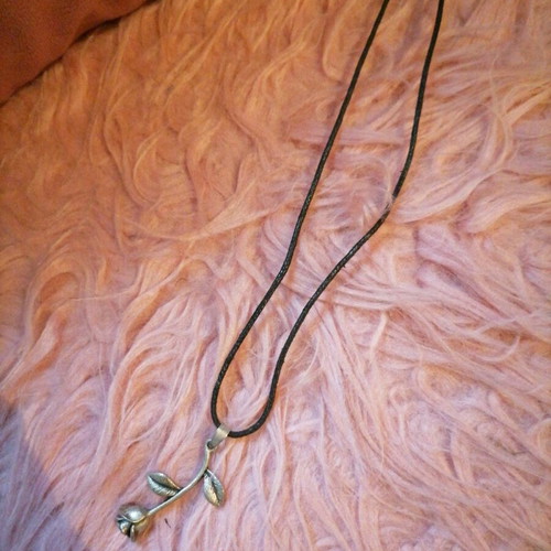 Handmade pendant necklace with metal rose like new