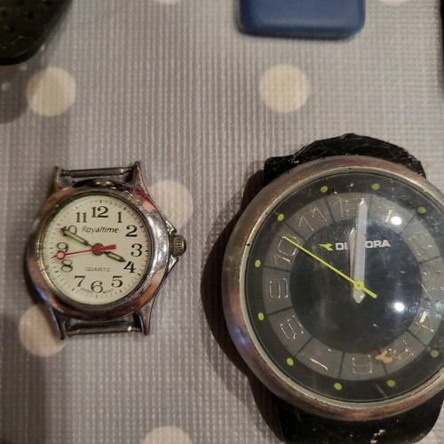 Lot of 25 used vintage watches for parts or repair