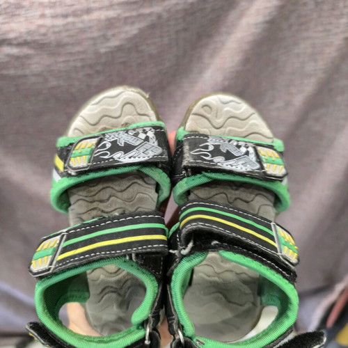 Boys' sandals used size 23 green and yellow
