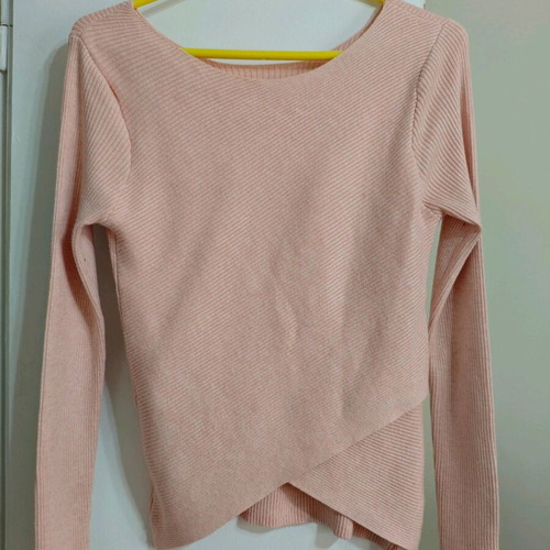 Slim pink sweater like new with 3 layerings size M