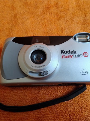 Kodak EasyLoad 35 analog film camera model KE25