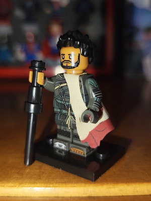 Saw Gerrera minifigure like new with base and accessories