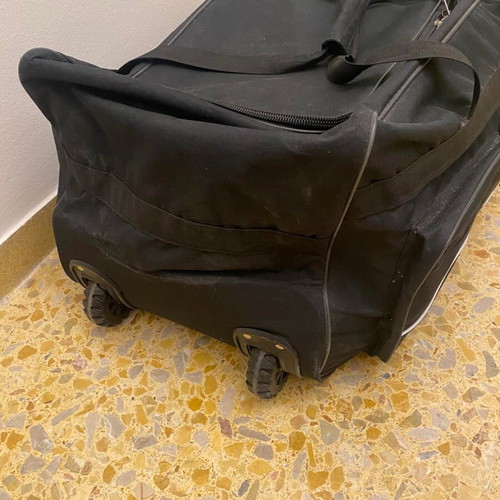 Σάκος μεταχειρισμένος, ιδανικός για στρατιωτική θητεία με ροδάκια και χερούλι