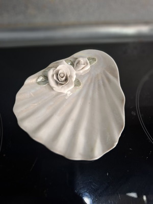 Ceramic Soap Dish Shell with Handmade Roses like new