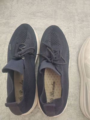 Dark blue elastic sneakers like new, size 38