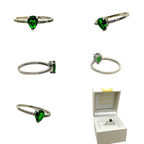 Silver ring like new with 16 Swarovski crystals and emerald size N15
