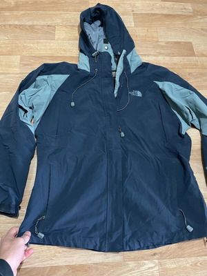 The North Face mens Hyvent jacket like new, size L, gray