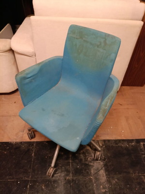 Καρέκλα γραφείου μεταχειρισμένη με λειτουργικό αμορτισέρ