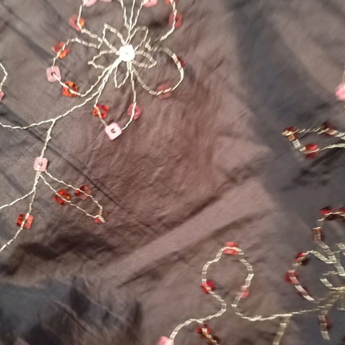 Table runner like new with pearls and brown embroidery