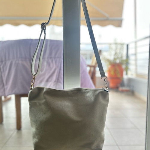 White leather shoulder bag new with adjustable strap