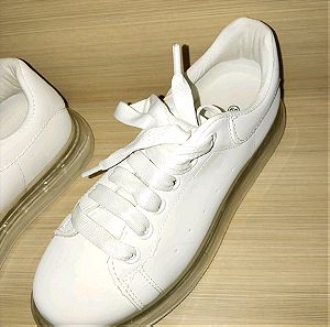 Λευκά αθλητικά παπούτσια που φοριούνται με οτιδήποτε. Νούμερο 39.