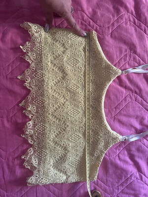 Yellow lace top used, size M