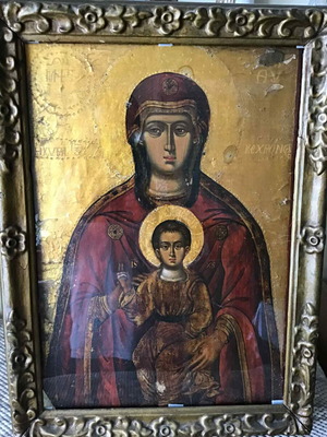 Икона на Света Богородица с Христос от 18 век като нова с археологически документи