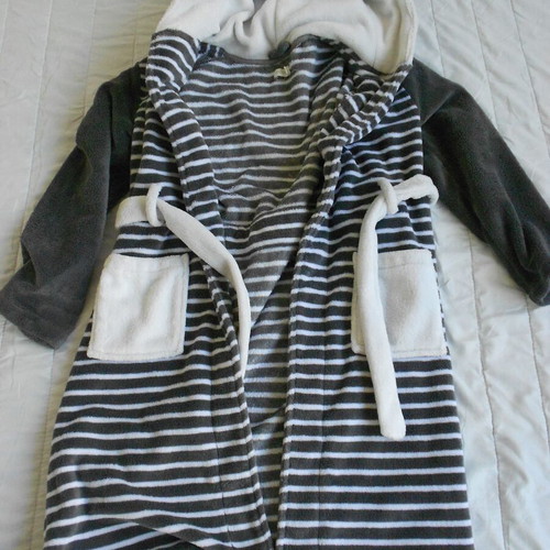 Orchestra Kids Robe Like New, Gray-White, Size 12 Years