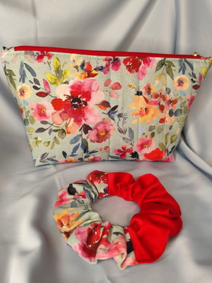 Νεσεσέρ με ασορτί scrunchie καινούργιο χειροποίητο