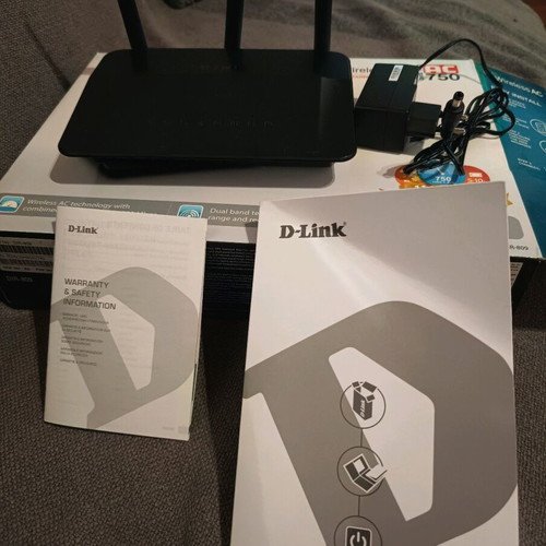 D-LINK AC750 dual band router like new