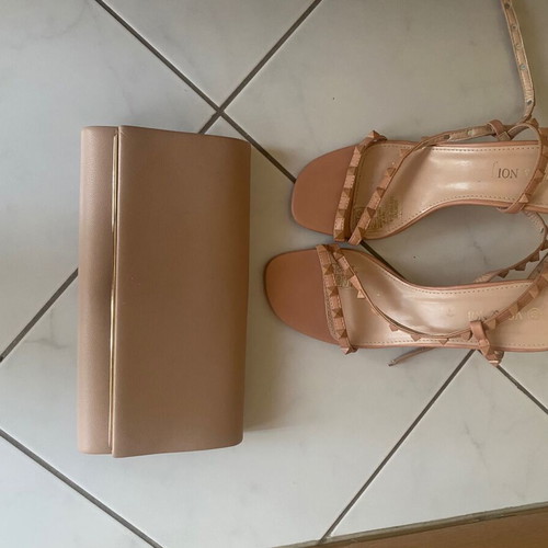 Pink pastel sandals size 40 like new with bag set