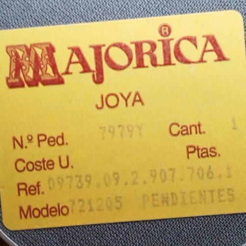 Majorica pearls Spain new with original box, ivory color, 7-9mm