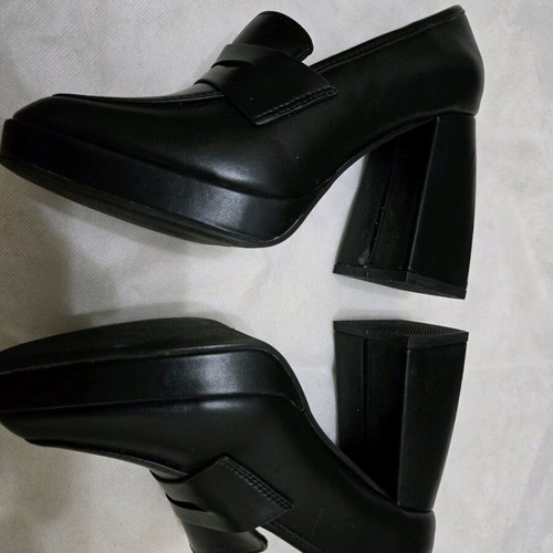 Mia black square pumps like new, size 37