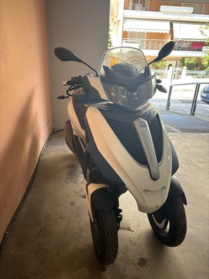 Piaggio MP3 300 LT μεταχειρισμένο σκούτερ με βαλίτσα, 2011, μπλε